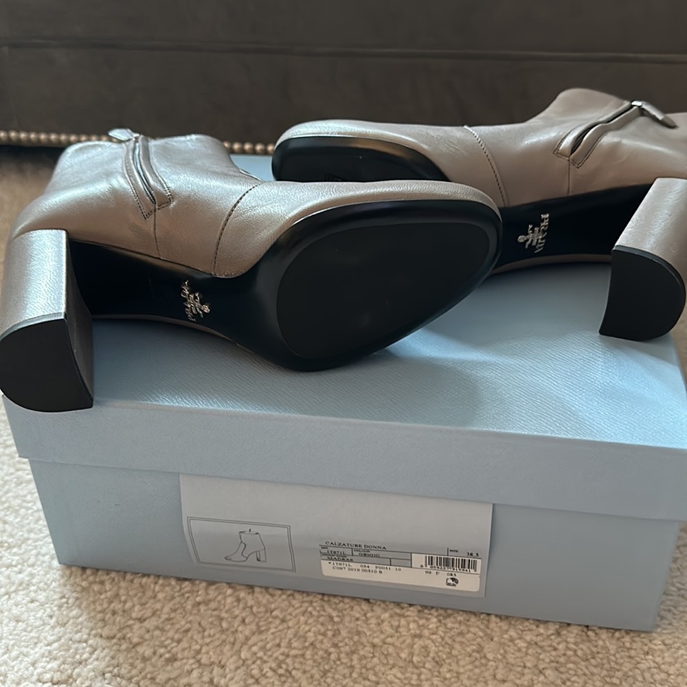 New beautiful leather Prada ankle boots! - Picture 6 of 7